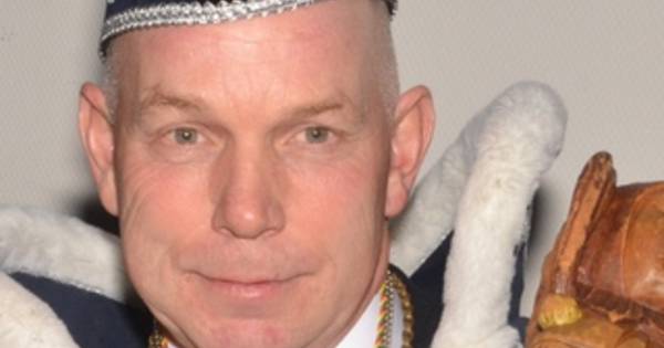 Marcel den 2e zwaait scepter Plattevonder