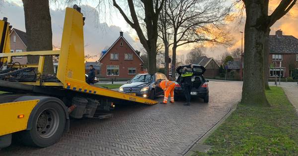 Bestuurder weggelopen na ongeluk in Vriezenveen.