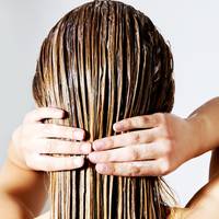 Dit is het verschil tussen crèmespoeling en conditioner