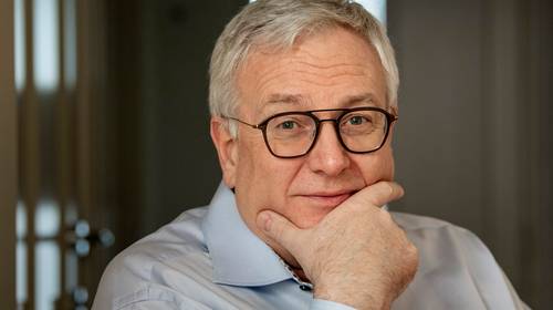 Professor Dirk Devroey vraagt zich af of huidige coronamaatregelen volstaan: “De cijfers dalen nu al niet meer”