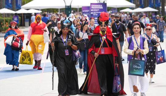 Supersterren, verkleedpartijtjes en eindeloze wachtrijen: op fanevenement D23 blikt Disney vooruit naar de toekomst