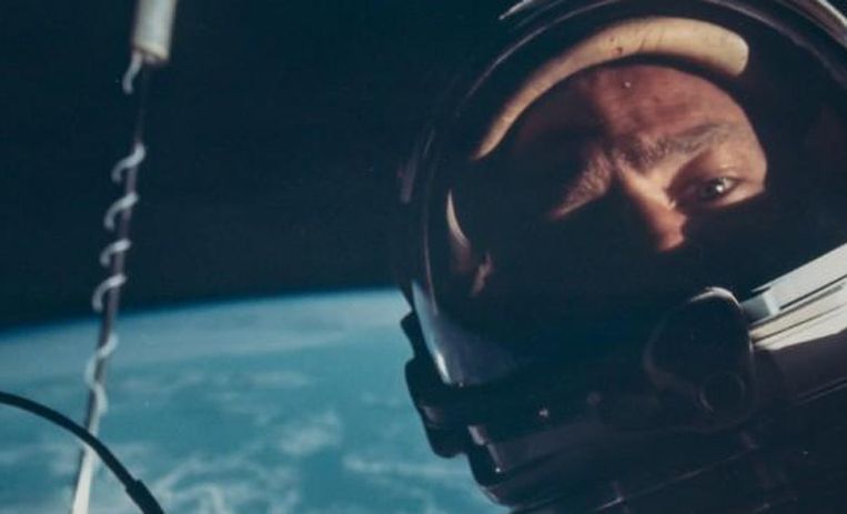 De eerste ruimteselfie ooit werd in 1966 genomen door Buzz Aldrin, de tweede man op de maan.