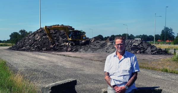 Wat doet die gigantische berg asfaltpuin op de grenspost in Nispen? - BN DeStem