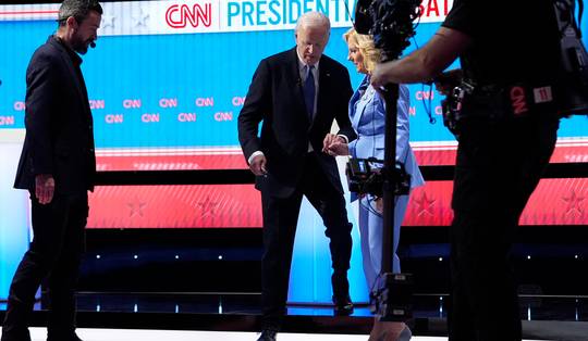 Wat als Biden zich alsnog terugtrekt uit de presidentsrace? ‘Als het moet gebeuren, dan moet het snel gaan’