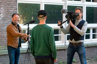 Buurttelevisiezender Biljoen TV verbindt Velpenaren in coronatijd