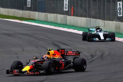 Verstappen zet Hamilton op een ronde in Mexico