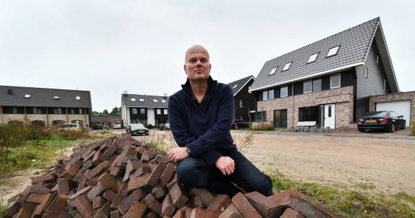 Bewoners wijk Overberg zijn wachten op straatlantaarns beu: 'We zien niets'