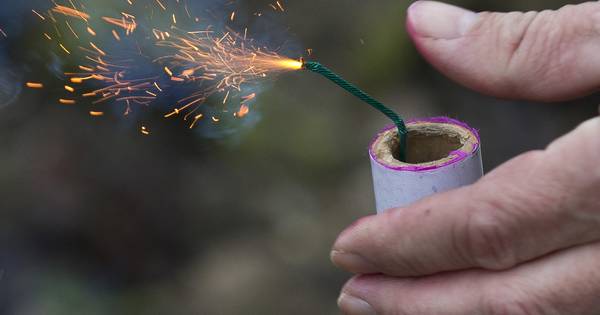 Hand Compleet Van Arm Jongen Gerukt Door Vuurwerk Binnenland Ad Nl