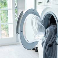 Dít is waarom donkere kleding vaak stinkt na het wassen