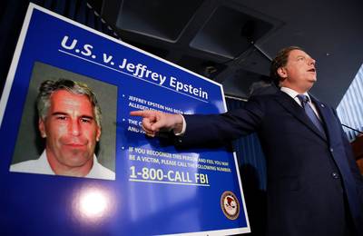 États-Unis: Indignation et théories du complot après le suicide de Jeffrey Epstein