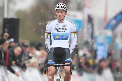 Ook Ambiancecross prooi voor oppermachtige Van der Poel
