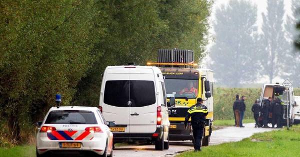 Verdachte dubbele moord Hooge Zwaluwe weigert uit cel te komen - AD.nl