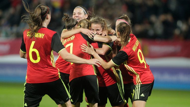 Wullaert bezorgt Red Flames moeizame zege tegen Roemenië | Voetbal | Sport | HLN