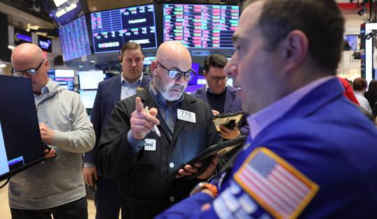 Stapje per stapje gaan aandelen achteruit: is dit een salamicrash? ‘We kabbelen naar beneden’