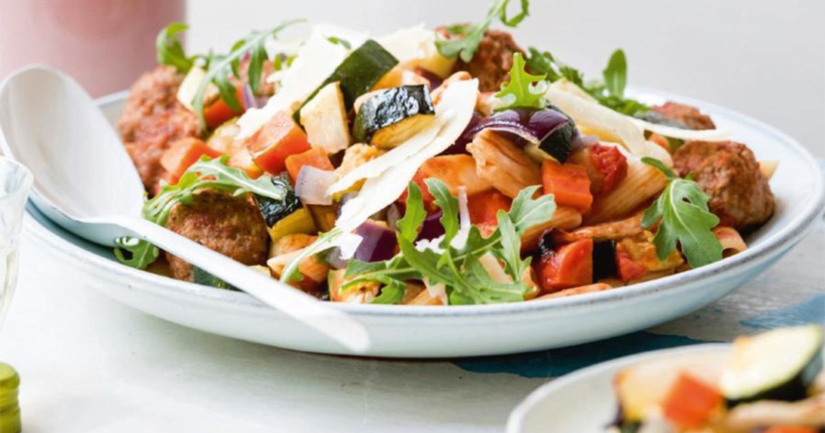 Jeroen Meus maakt penne met gehaktballen en geroosterde groenten Nina