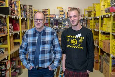 Een kijkje in de kluizen van vuurwerkverkoper Jaco in Ede