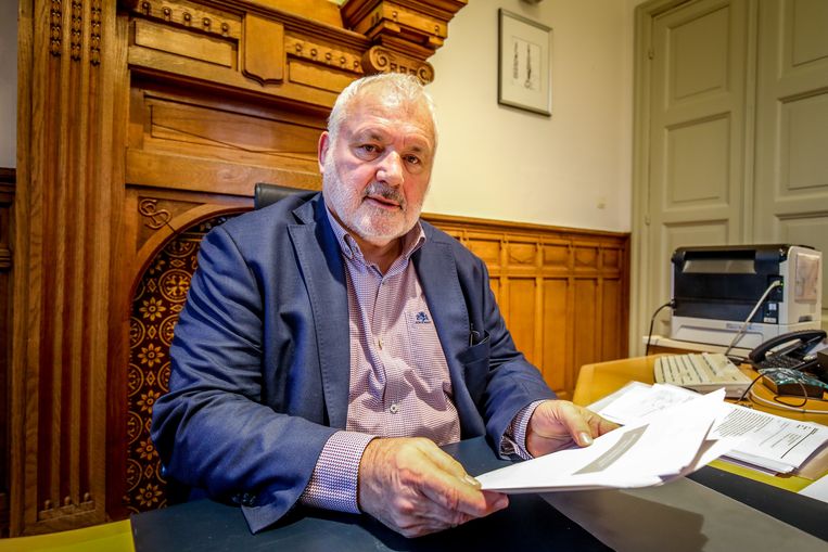 Burgemeester Jean-Marie Dedecker: “Politici als Watteeuw zijn de nieuwe tollenaars. En hun nieuwe tolhuizen zijn de ANPR-camera’s aan de steden. Die zoeken maar één doelwit: de automobilist, de eeuwige melkkoe van de overheid.”