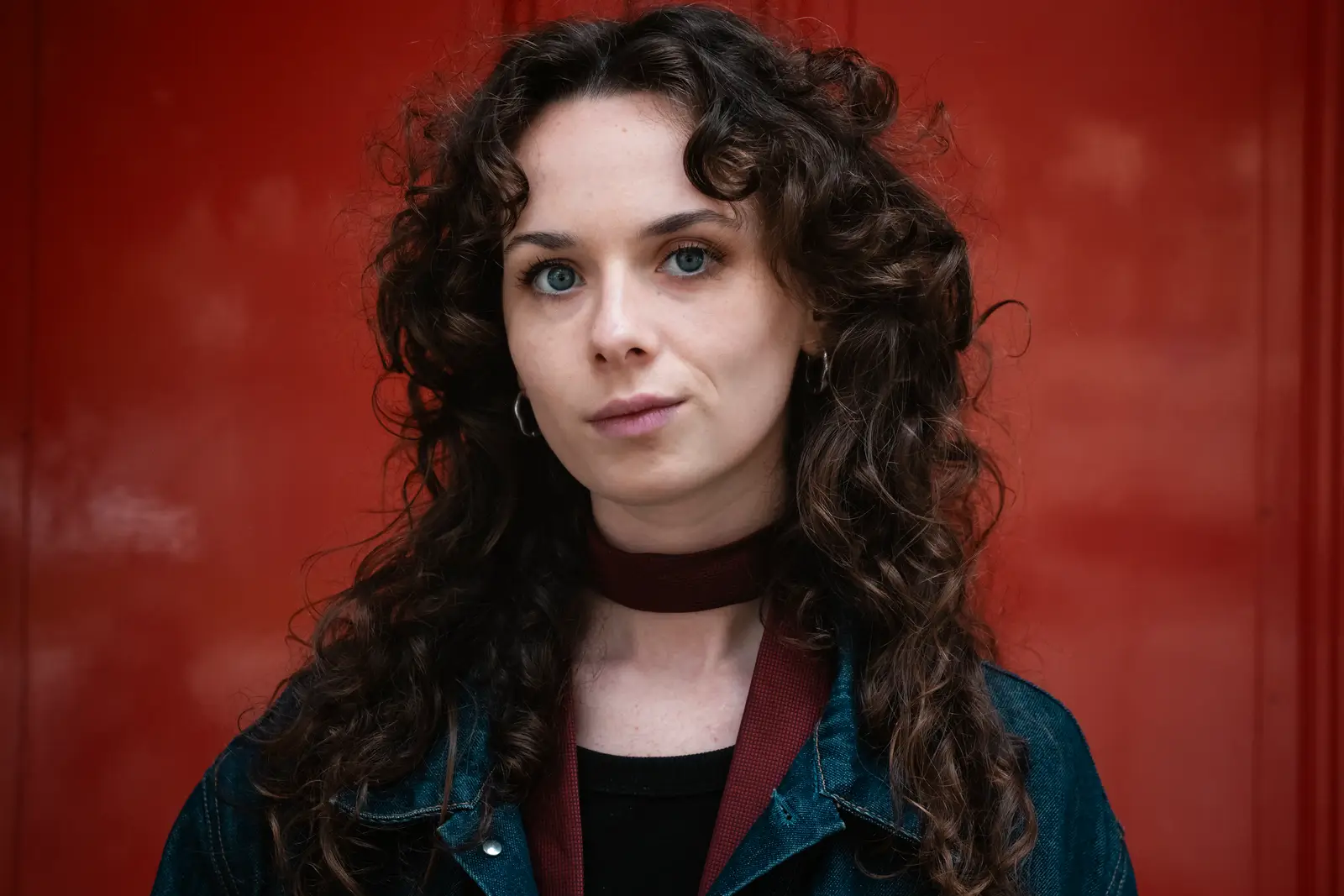 Als Amber Piddington de Brabançonne zingt, klinkt ze gek genoeg als ...