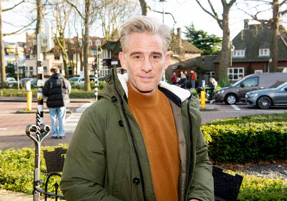 Art Rooijakkers koopt een huis op deze pikante plek