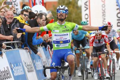 Alaphilippe slaat toe in Baskenland, Schachmann blijft leider