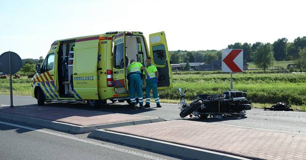 Motorrijders gewond naar ziekenhuis na aanrijding bij wamel