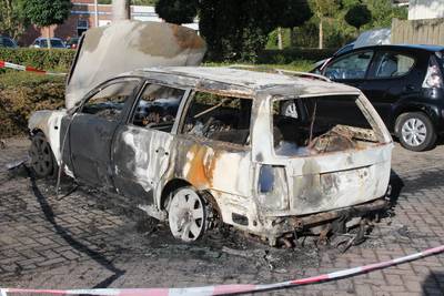 Auto in Goor vermoedelijk in brand gestoken
