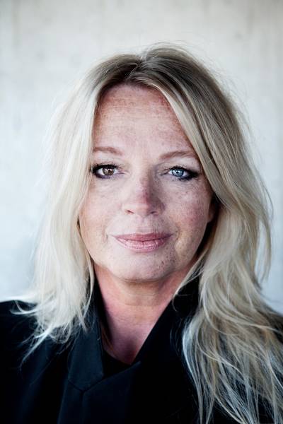 'Nederland: in couturejurk op de fiets'