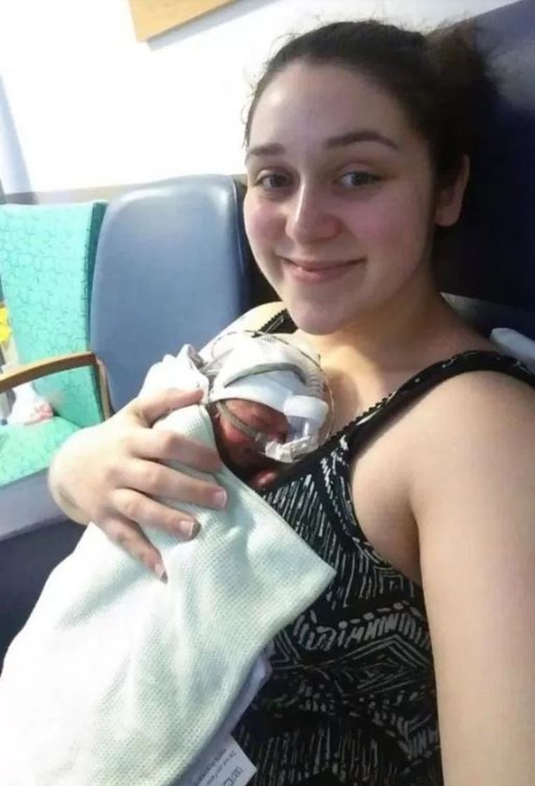 Mama (27) redt ongeboren kind door 7 liter water per dag te drinken