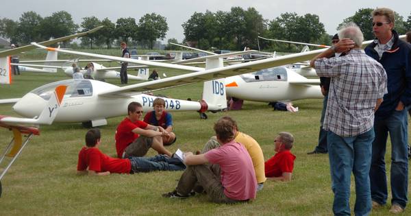Zweefvliegclub Lemelerveld dupe van routes naar Lelystad Airport - De Stentor