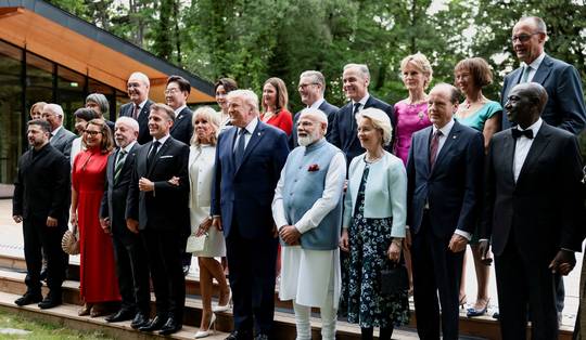 G7 verhoogt druk op Rusland met nieuwe sancties • Russen verbieden nachtelijke ritten met motors in de Krim, omdat lawaai op drones lijkt