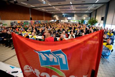 Personeel Tata Steel warmt zich op voor staking