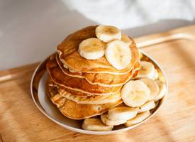 Nieuwe klassieker: zo maak je bananenpannenkoekjes