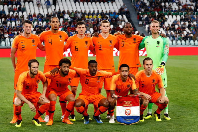 Oranje stijgt weer op wereldranglijst | Nederlands voetbal ...