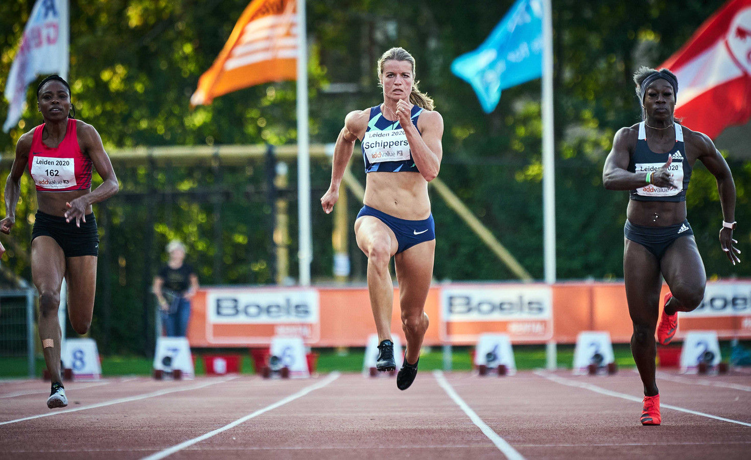 Zege Schippers op 100 meter bij Gouden Spike in Leiden ...