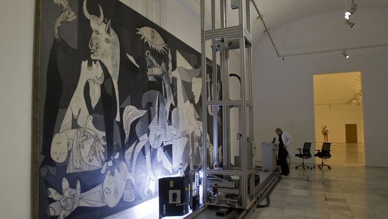 Gezondheidsonderzoek voor Pablo Picasso's Guernica | Het Parool