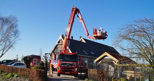 Brandweer rukt weer uit voor schoorsteenbrand in een boerderij in Abbenbroek.