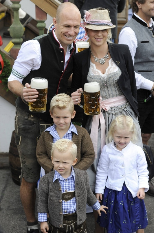 Fotoverslag: Robben met ploeggenoten aan het bier | Foto ...