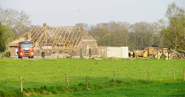 Fik in hooiberg bij Heeten onder controle | Salland - De Stentor