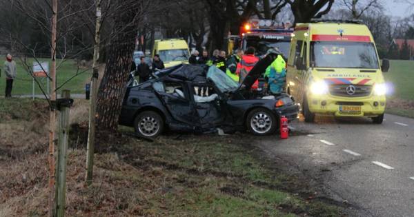 Bestuurder zwaargewond bij eenzijdige aanrijding in Langeveen | Tubbergen - Tubantia