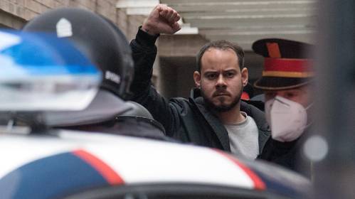 De rapper die de koning een maffiabaas en parasiet noemt en terroristen verheerlijkt