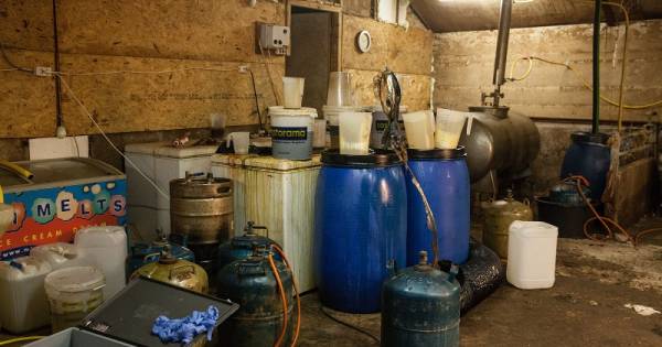 Vier mannen uit Roosendaal en Bergen opgepakt in 'gloednieuw' drugslab in Drenthe - BN DeStem