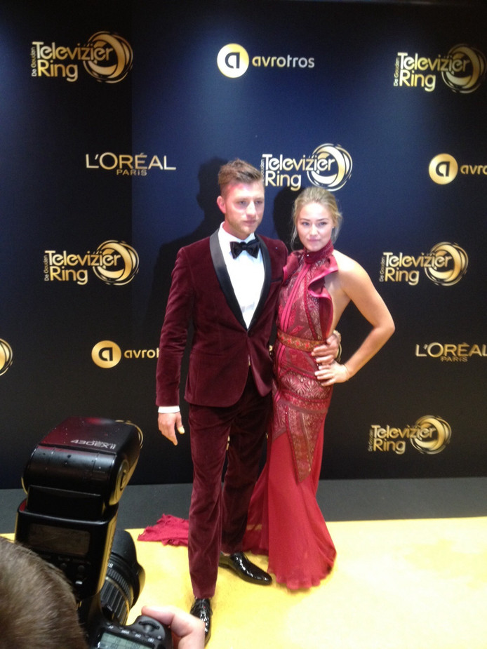 Overdaad aan glitter op de gouden loper | Show | AD.nl