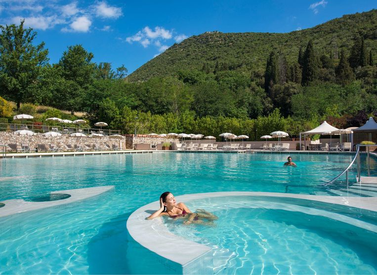 Laat je niets wijsmaken: spotgoedkoop zal overnachten in een luxueus vijfsterrenresort nooit worden. Maar toch kun je dat kamertarief danig naar beneden halen (denk aan kortingen van vijftig of zelfs zeventig procent), als je op deze zaken let.