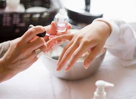 Zo krijg je mooie glanzende nagels zónder acryl- of gellak