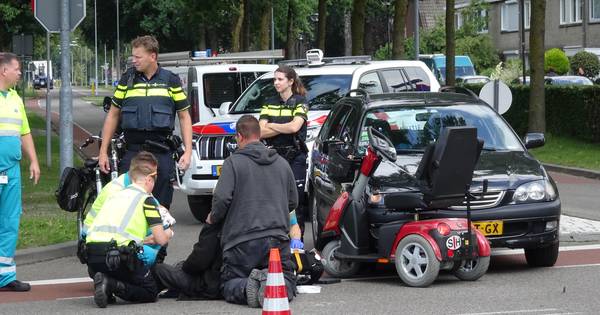 Man in scootmobiel gewond door ongeluk op kruising in Goirle.