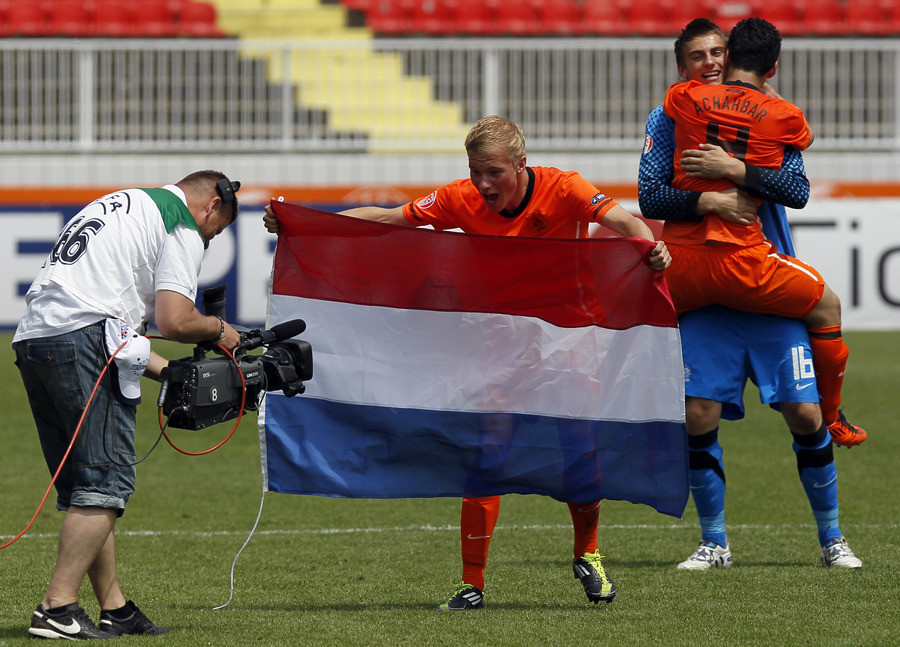 Ajax berooft Vitesse van toptalent | Foto | AD.nl