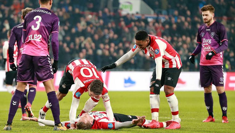 Luuk De Jong Zet Psv Met Prachtige Omhaal Tegen Fc Utrecht 3 0 Op Titelkoers De Volkskrant