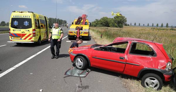 Gewonden door over de kop geslagen auto op A50
