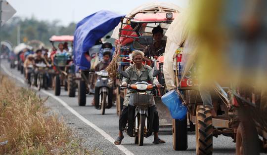 Thaise gevechtsvliegtuigen vallen Cambodja aan: bijna half miljoen inwoners geëvacueerd bij grens