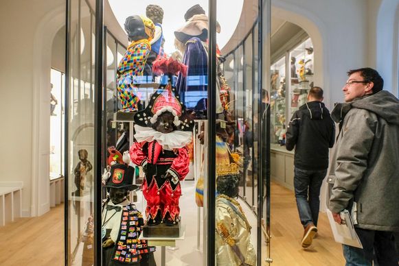 De Garderobe Van Manneken Pis Brussel In De Buurt Hln